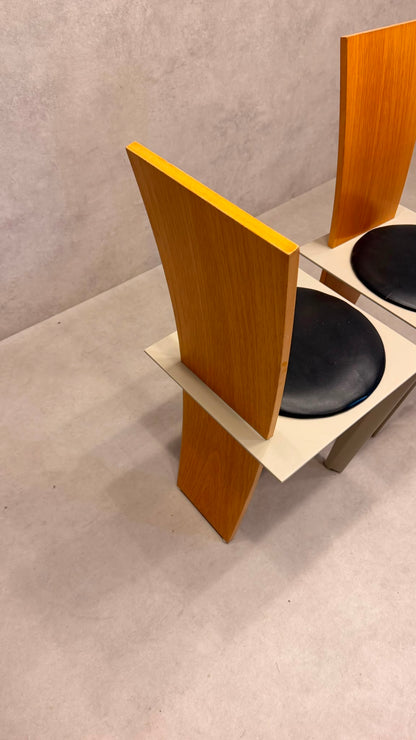 Postmoderne italienische Design Stühle mit Holzrückenlehne