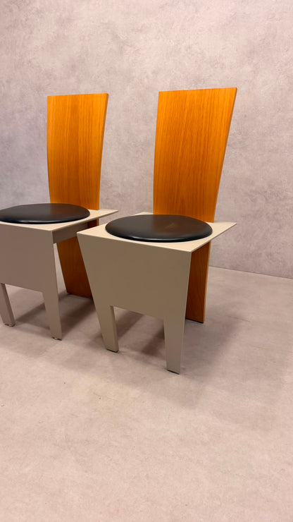 Postmoderne italienische Design Stühle mit Holzrückenlehne