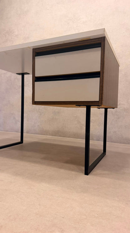 Vintage Schreibtisch mit zwei Schubladen und Metallgestell