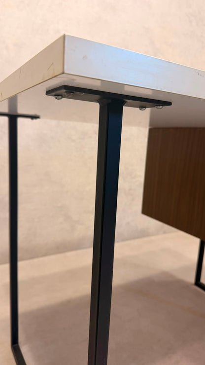 Vintage Schreibtisch mit zwei Schubladen und Metallgestell
