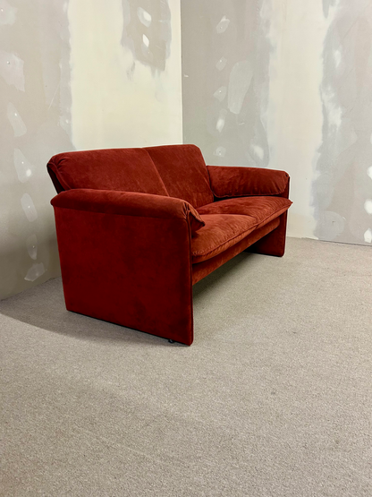 Leolux Bora Bora Sofa 2 Sitzer Alcantara rot