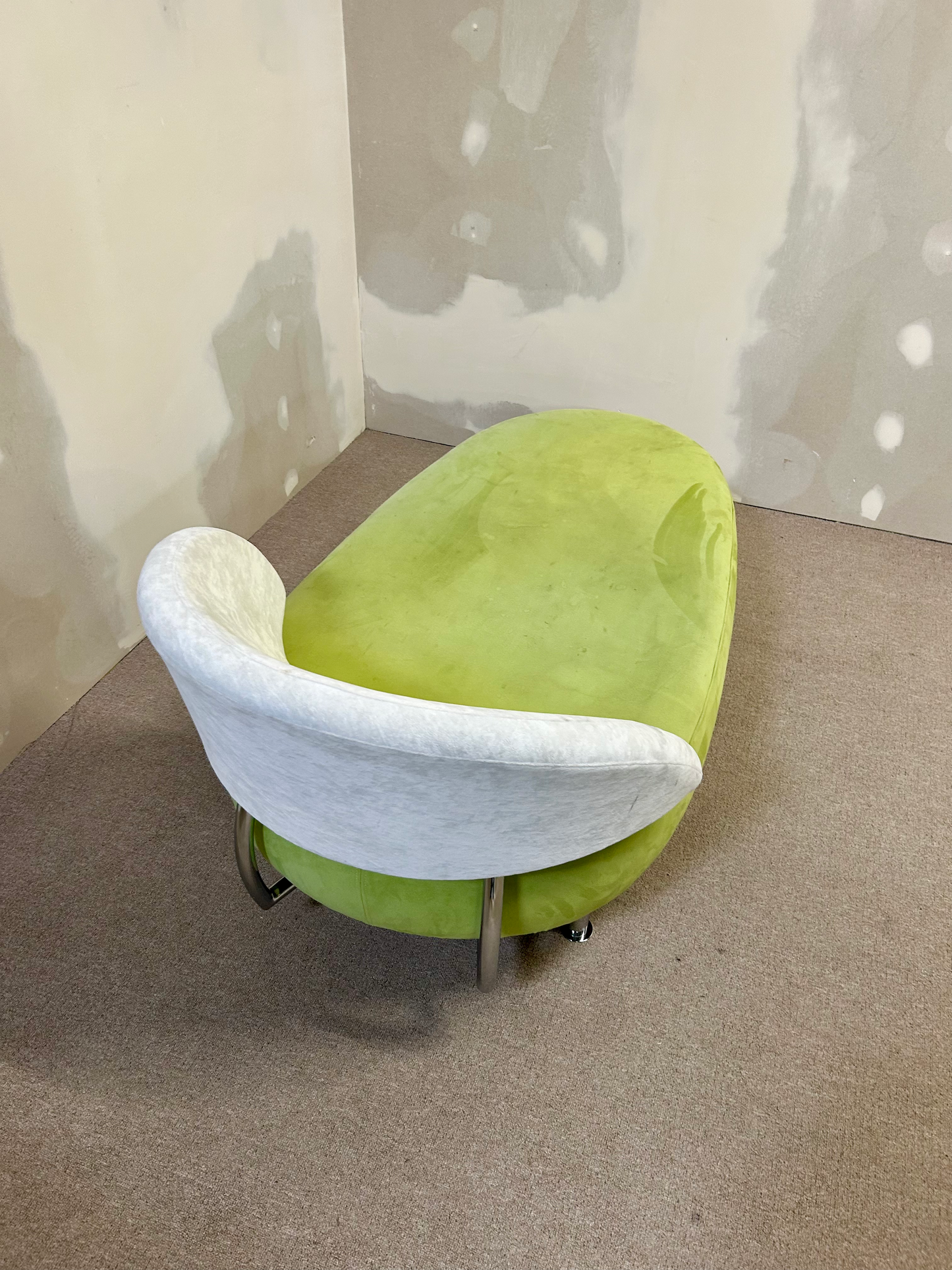 Grünes Vintage Sofa / Recamiere mit Chromfüssen, liege