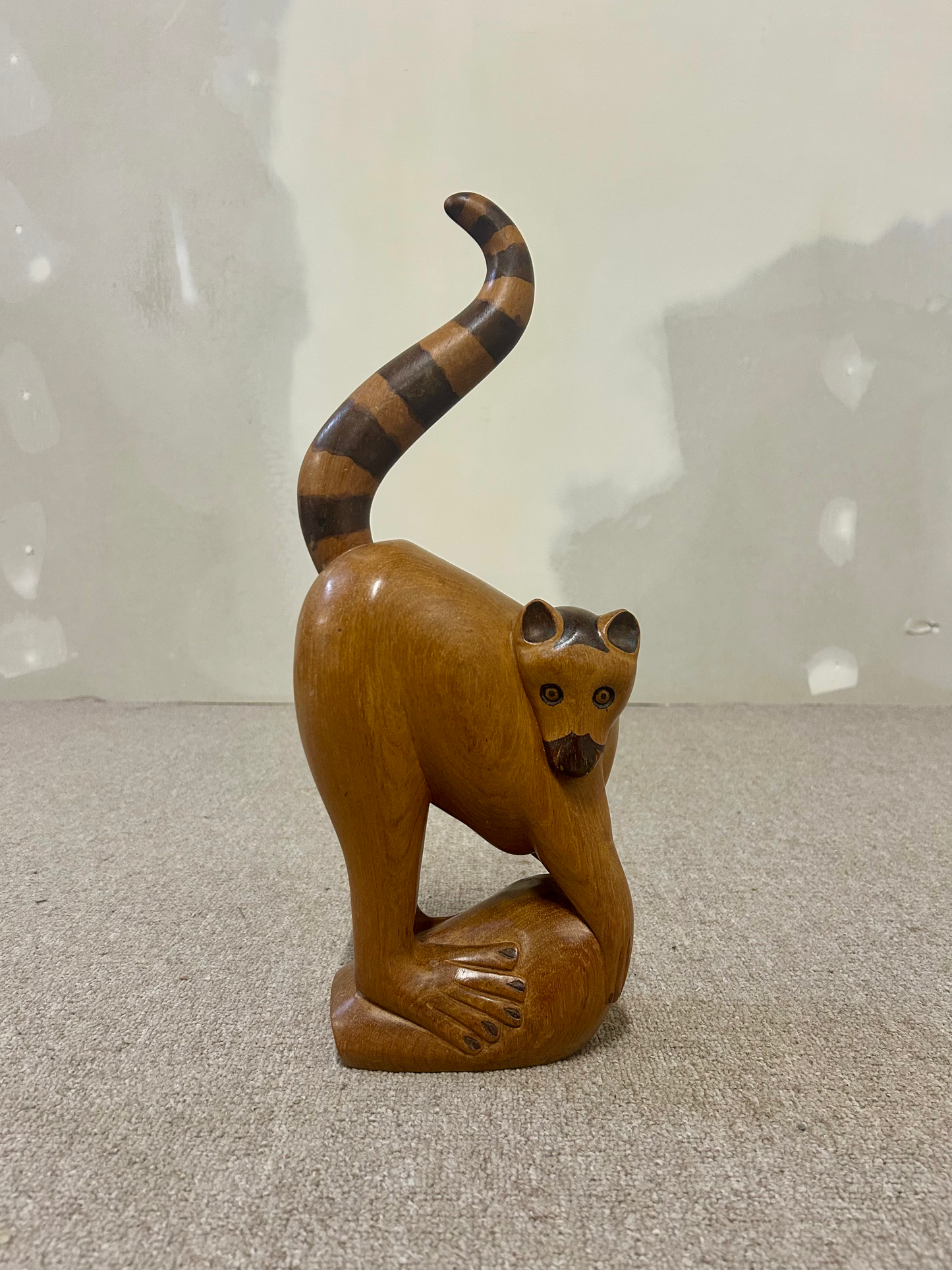 Holzfigur Madagaskar Lemur, Handgeschnitzt