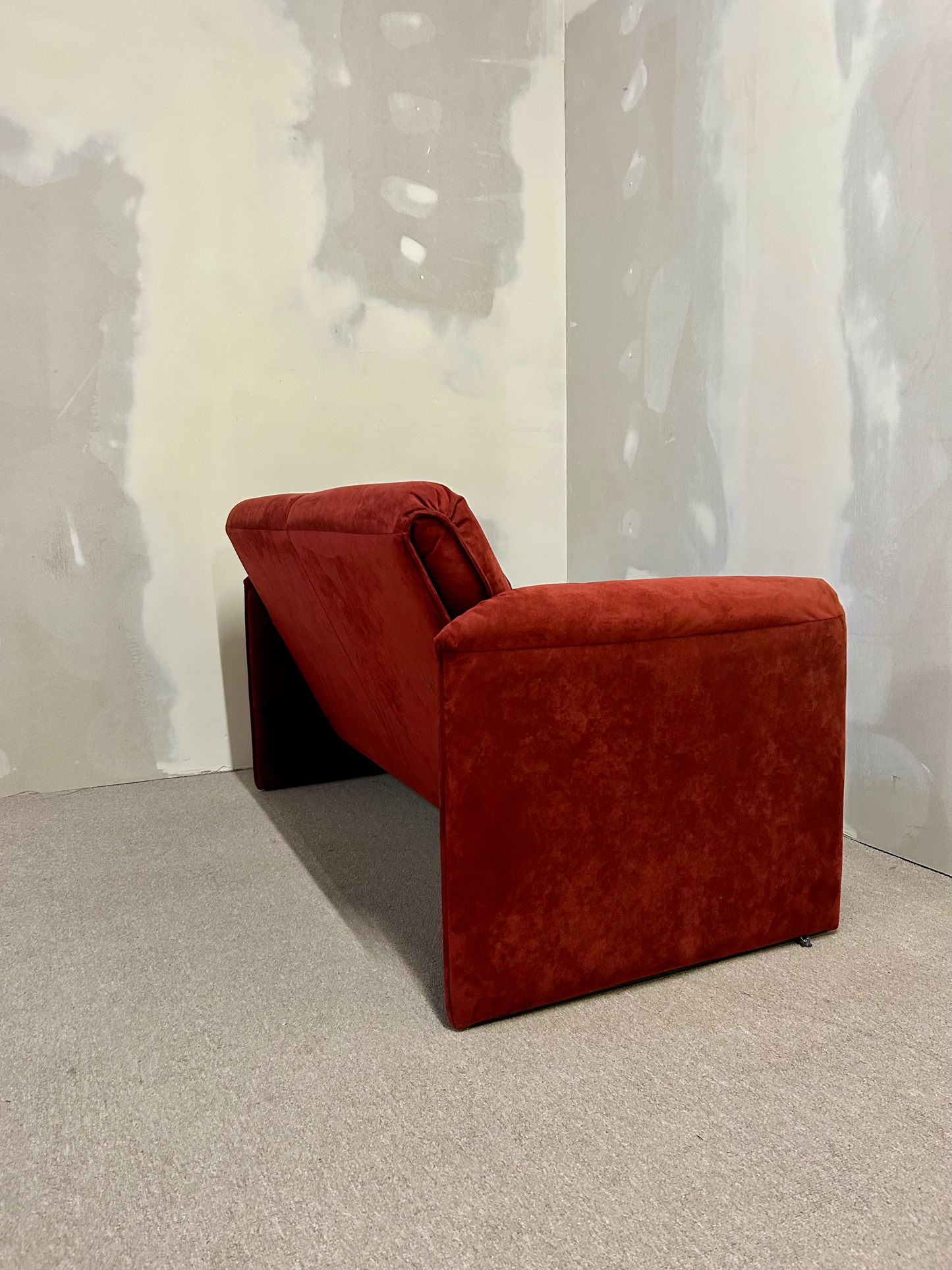 Leolux Bora Bora Sofa 2 Sitzer Alcantara rot