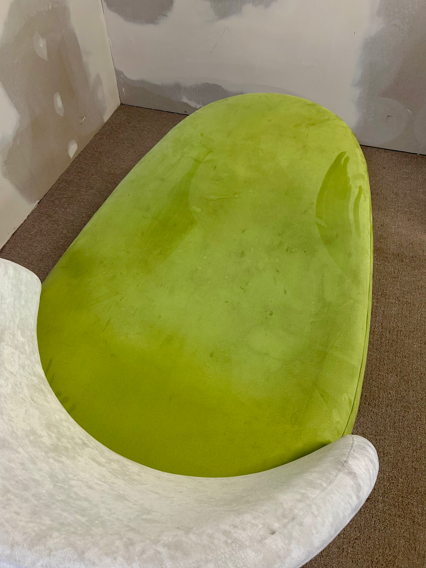 Grünes Vintage Sofa / Recamiere mit Chromfüssen, liege
