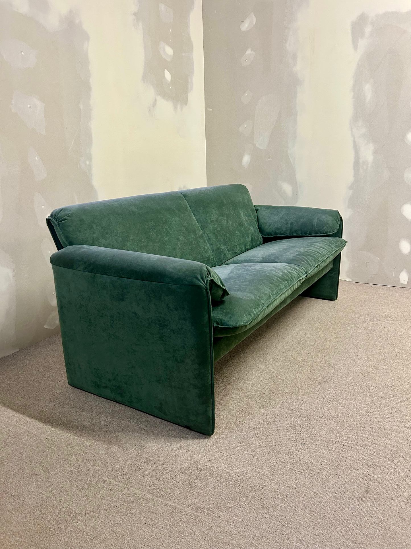 Leolux Sofa Bora Bora, 2,5 -Sitzer, Alcantara Grün