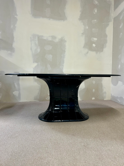 Italienischer Esstisch aus Kunststein Nero-Marquina-Finish