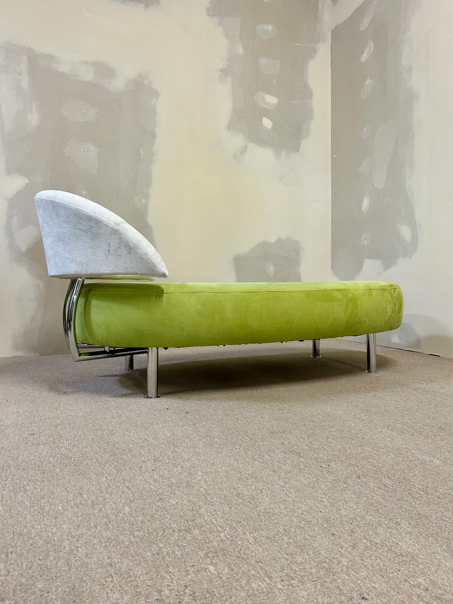 Grünes Vintage Sofa / Recamiere mit Chromfüssen, liege