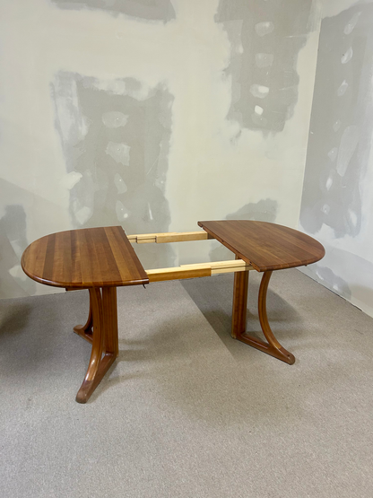 Ovaler ausziehbarer Varde Esstisch Teakholz Mid-Century