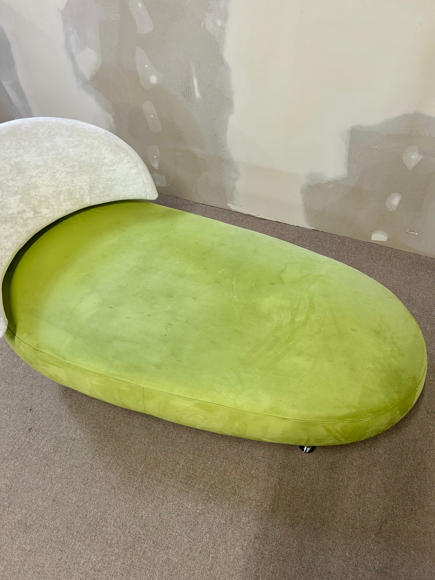 Grünes Vintage Sofa / Recamiere mit Chromfüssen, liege