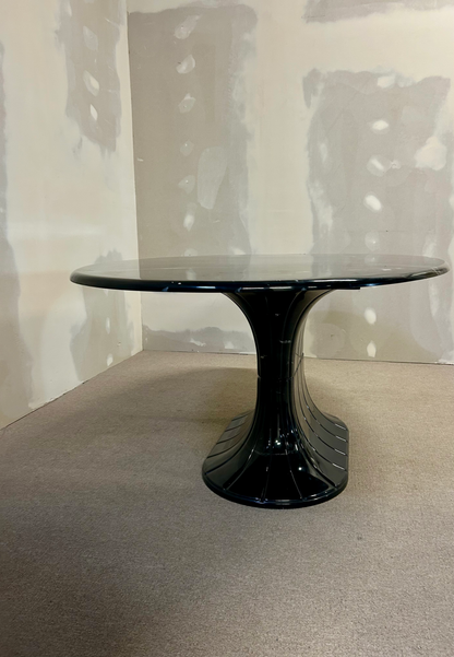Italienischer Esstisch aus Kunststein Nero-Marquina-Finish